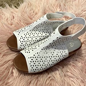 Girls Justice White Wedge Sandals Size 4